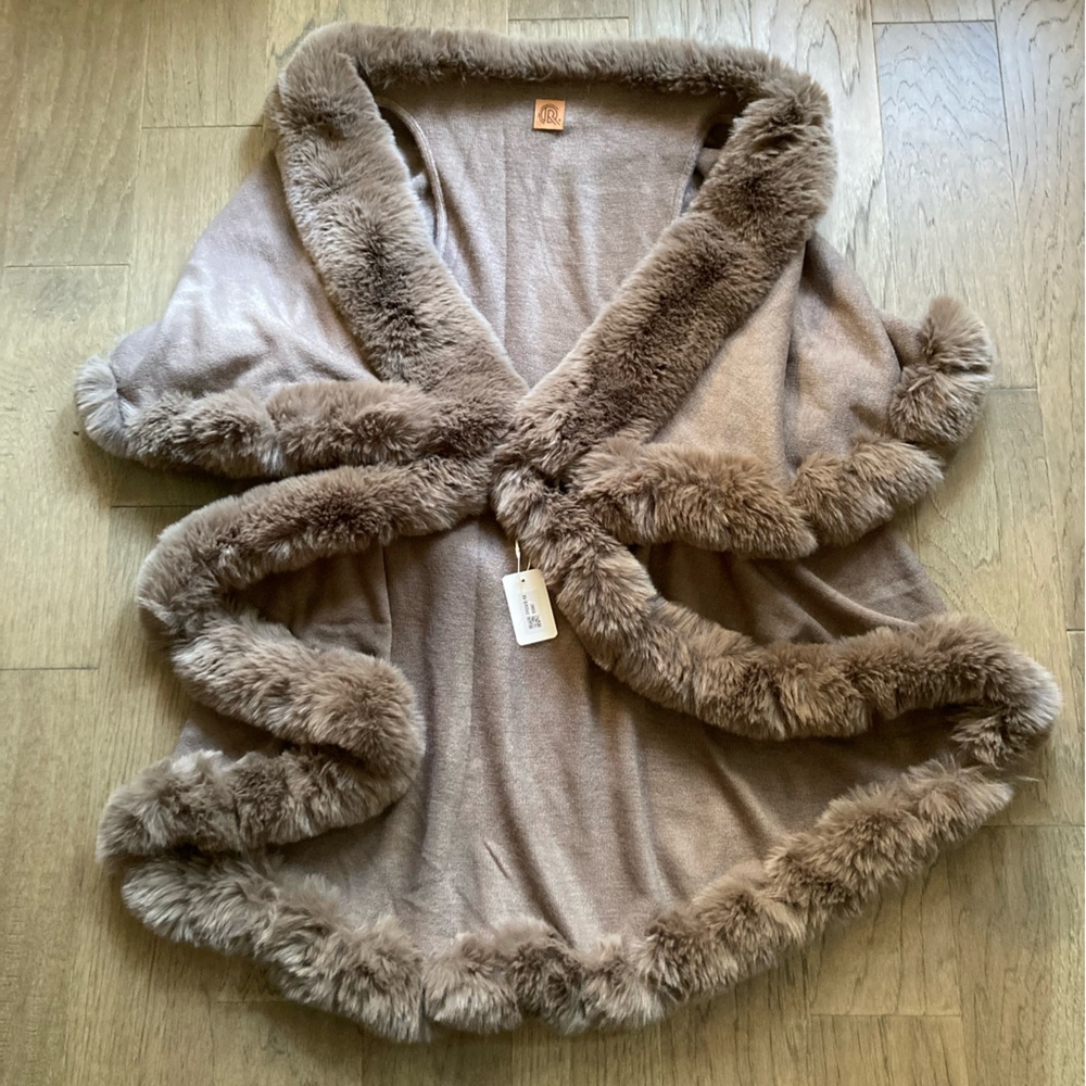 NWT Boutique Original USA Trimmed Faux Fur Chocolate Cape